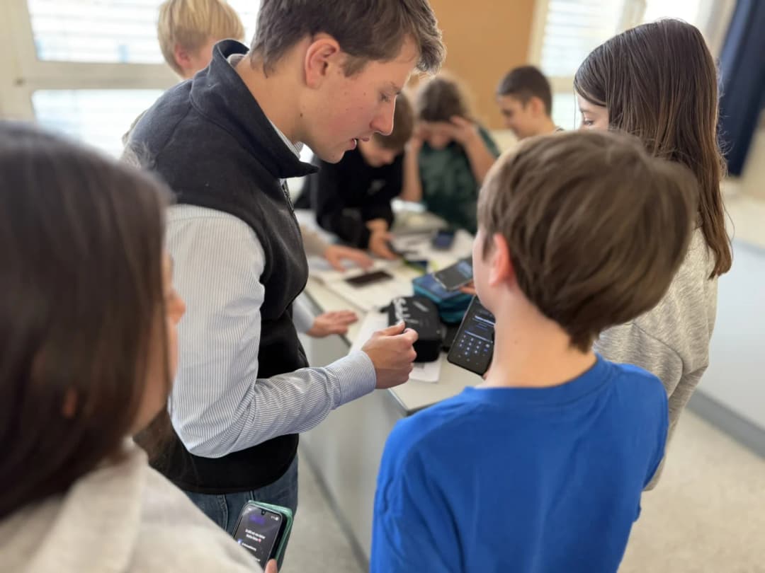 Schüler:innen testen Mathion im Unterricht